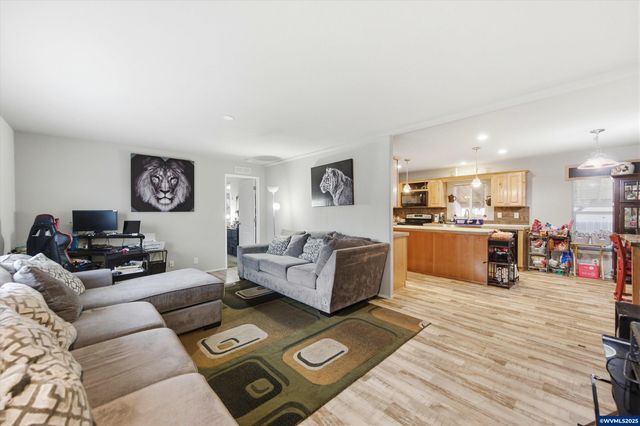 5217 Silver Lp NE 209, Salem, OR 97305