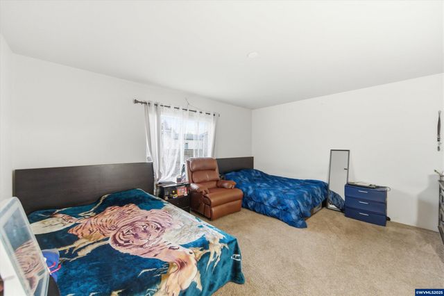 5217 Silver Lp NE 209, Salem, OR 97305