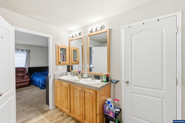 5217 Silver Lp NE 209, Salem, OR 97305