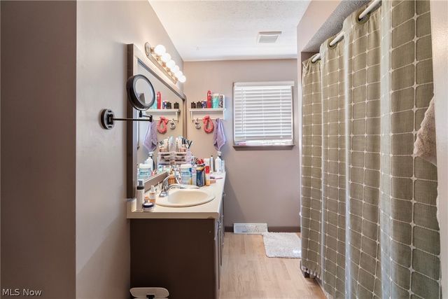 457 S Colonial Drive, Cortland, OH 44410