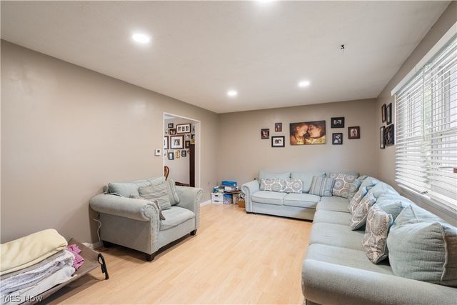 457 S Colonial Drive, Cortland, OH 44410