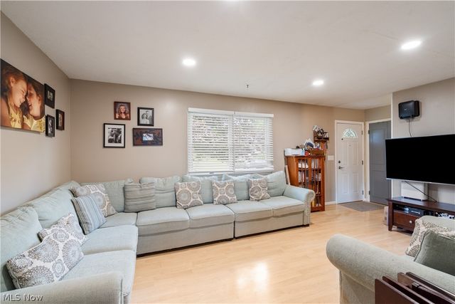 457 S Colonial Drive, Cortland, OH 44410