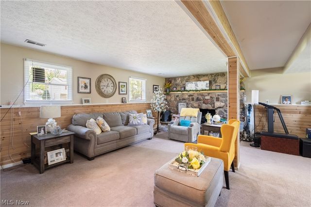 457 S Colonial Drive, Cortland, OH 44410