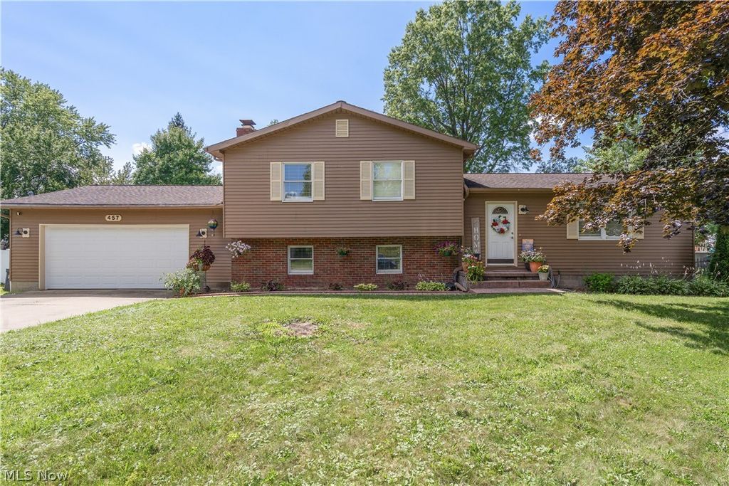 457 S Colonial Drive, Cortland, OH 44410
