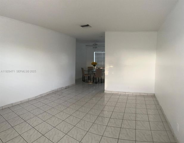 2420 Johnson St 303, Hollywood, FL 33020