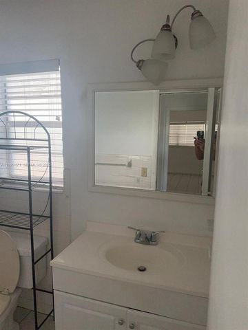 2420 Johnson St 303, Hollywood, FL 33020