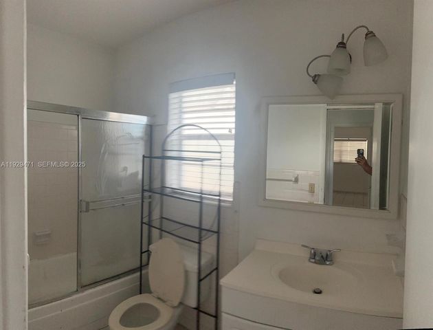 2420 Johnson St 303, Hollywood, FL 33020