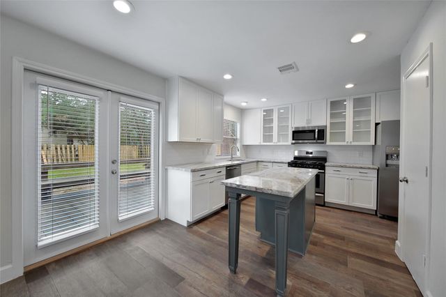 32 E Lance Leaf Road, The Woodlands, TX 77381