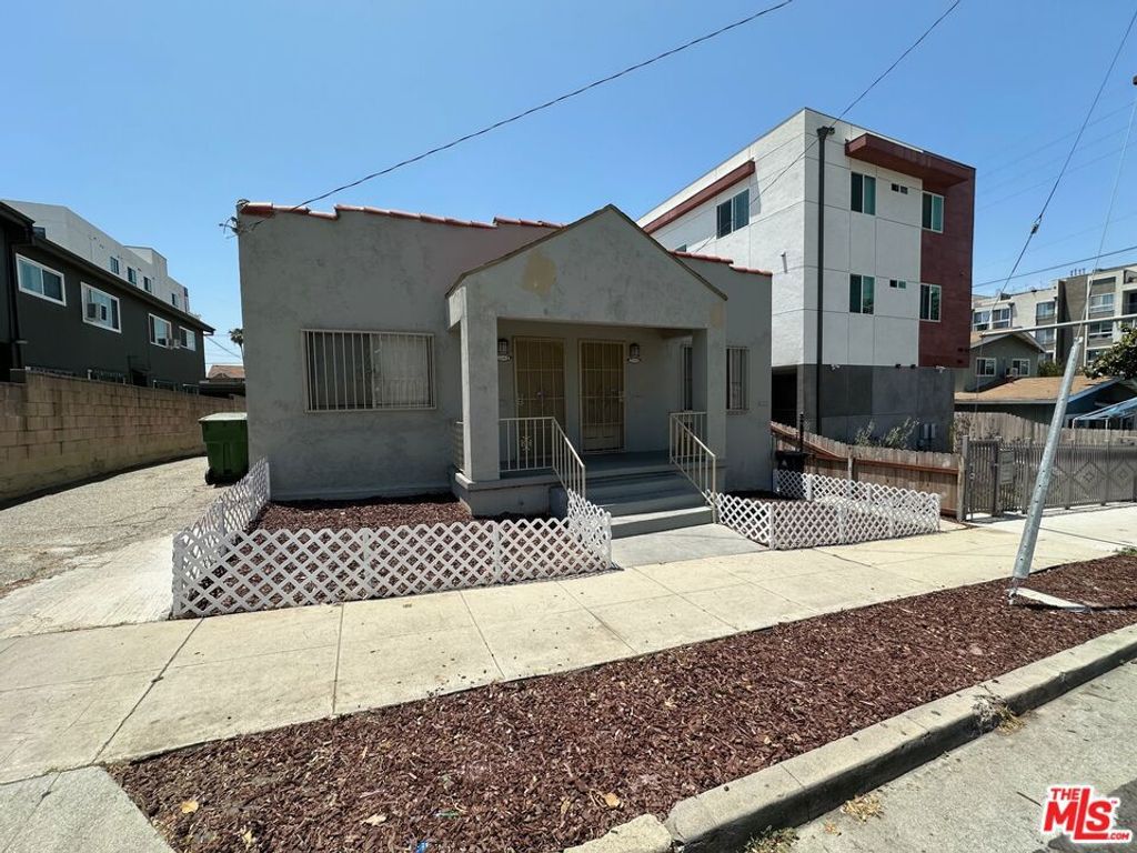 1113 S Hobart Boulevard, Los Angeles, CA 90006