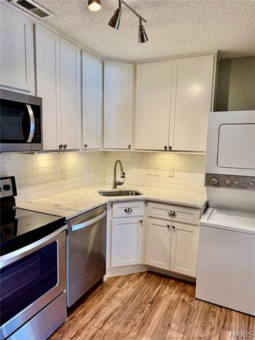 9163 Robin Court, St Louis, MO 63144