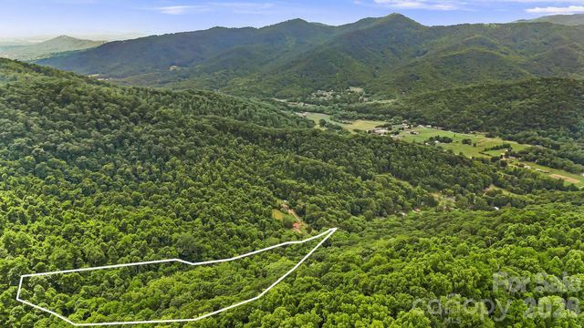158 Sugar Cove Road, Weaverville, NC 28787