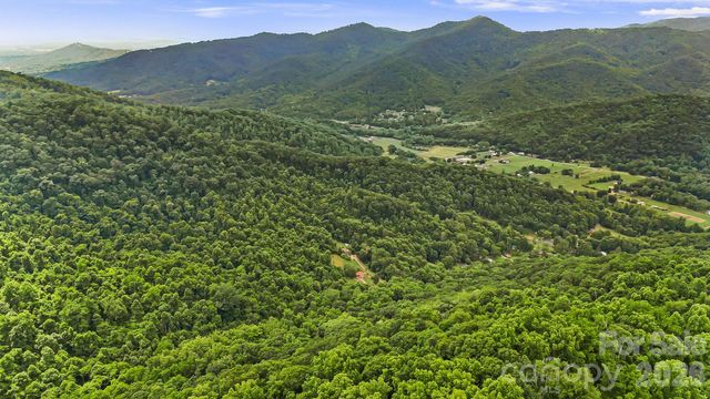 158 Sugar Cove Road, Weaverville, NC 28787