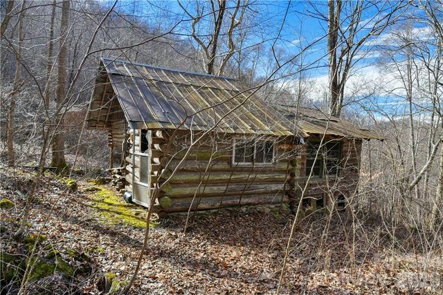 158 Sugar Cove Road, Weaverville, NC 28787