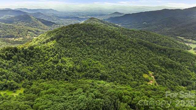158 Sugar Cove Road, Weaverville, NC 28787