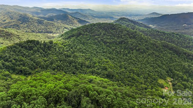 158 Sugar Cove Road, Weaverville, NC 28787