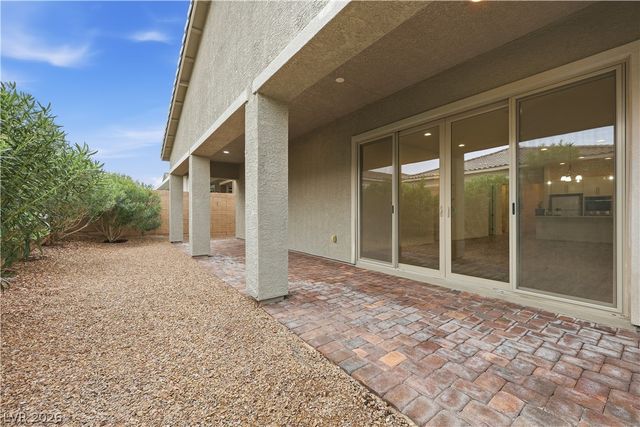 10121 Ocher Valley Avenue, Las Vegas, NV 89178