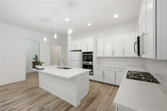 10121 Ocher Valley Avenue, Las Vegas, NV 89178