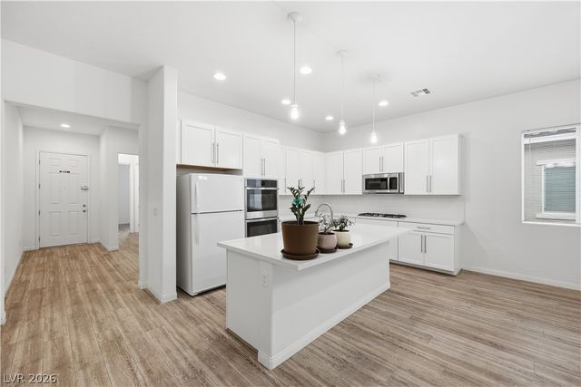 10121 Ocher Valley Avenue, Las Vegas, NV 89178