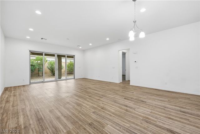 10121 Ocher Valley Avenue, Las Vegas, NV 89178