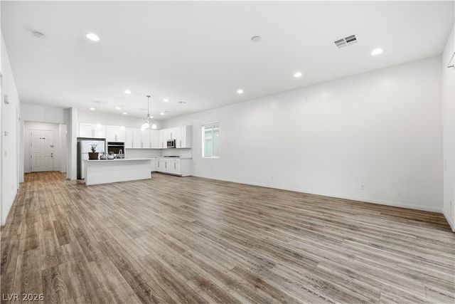 10121 Ocher Valley Avenue, Las Vegas, NV 89178