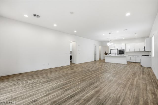 10121 Ocher Valley Avenue, Las Vegas, NV 89178