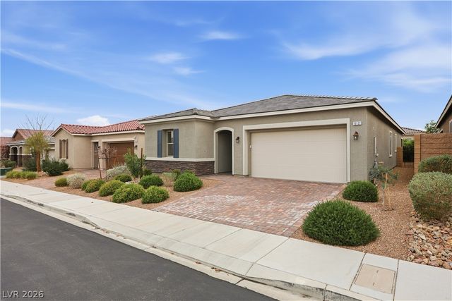 10121 Ocher Valley Avenue, Las Vegas, NV 89178