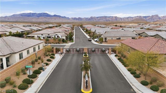 10121 Ocher Valley Avenue, Las Vegas, NV 89178