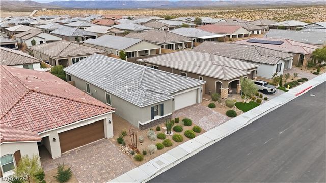 10121 Ocher Valley Avenue, Las Vegas, NV 89178