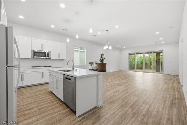 10121 Ocher Valley Avenue, Las Vegas, NV 89178