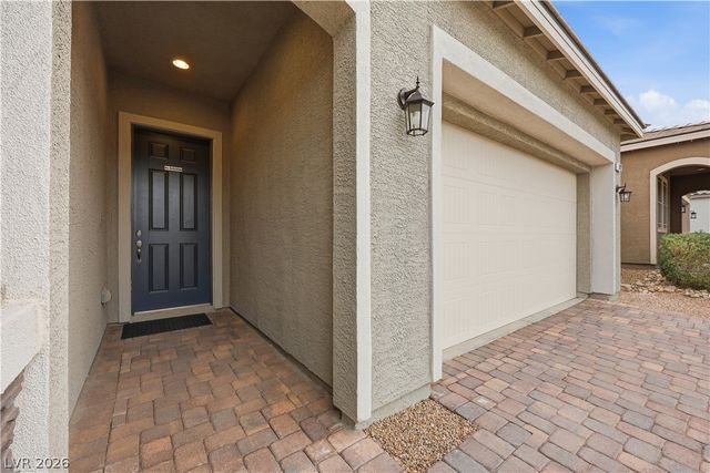 10121 Ocher Valley Avenue, Las Vegas, NV 89178