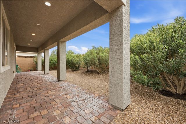 10121 Ocher Valley Avenue, Las Vegas, NV 89178