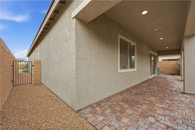 10121 Ocher Valley Avenue, Las Vegas, NV 89178