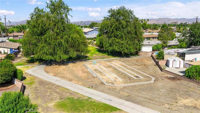 830 Costo Lane, Hemet, CA 92543