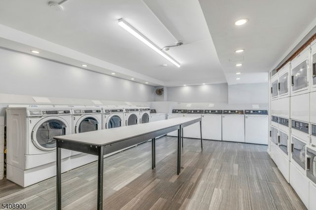 1203 River Rd 19K, Edgewater Boro, NJ 07020