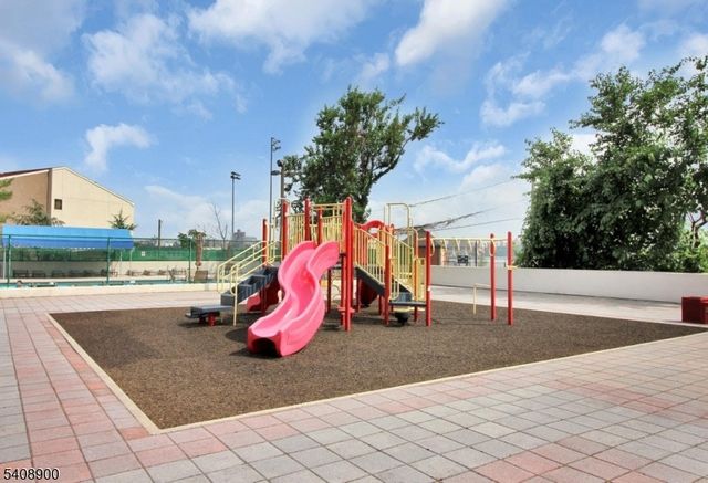 1203 River Rd 19K, Edgewater Boro, NJ 07020