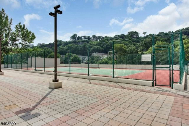 1203 River Rd 19K, Edgewater Boro, NJ 07020