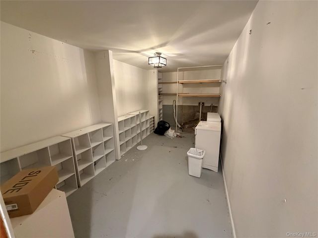 48 Robin Lane, Plainview, NY 11803