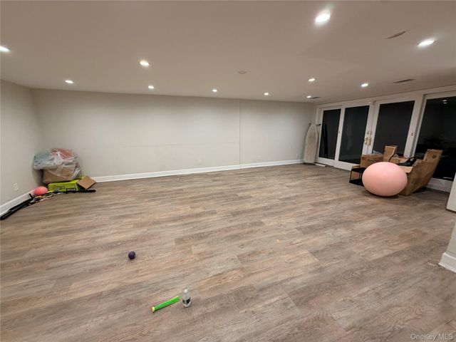 48 Robin Lane, Plainview, NY 11803