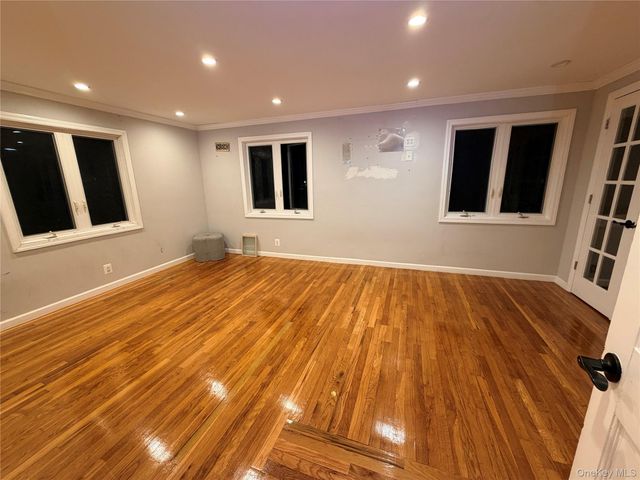 48 Robin Lane, Plainview, NY 11803