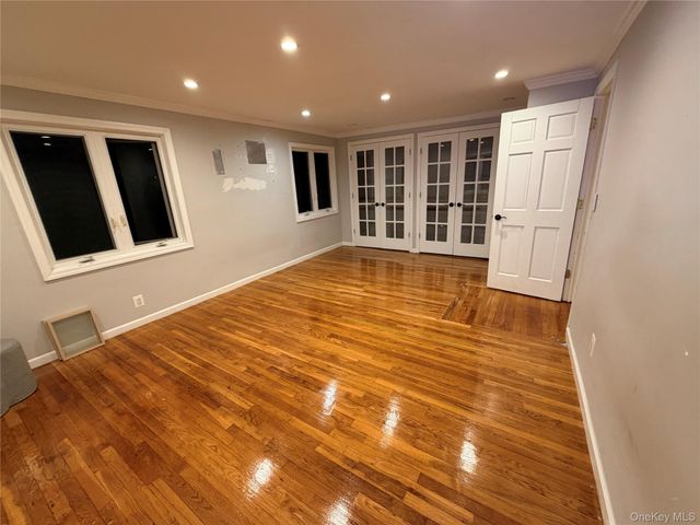 48 Robin Lane, Plainview, NY 11803