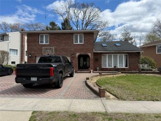 48 Robin Lane, Plainview, NY 11803