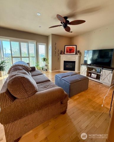 2103 Tacoma Court, Tacoma, WA 98405