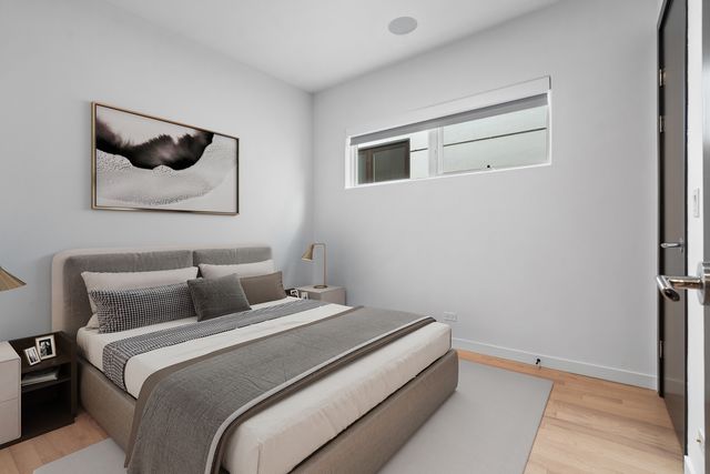 2109 W Race Avenue, Chicago, IL 60612