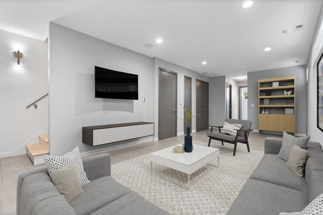 2109 W Race Avenue, Chicago, IL 60612