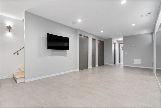 2109 W Race Avenue, Chicago, IL 60612