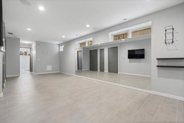 2109 W Race Avenue, Chicago, IL 60612
