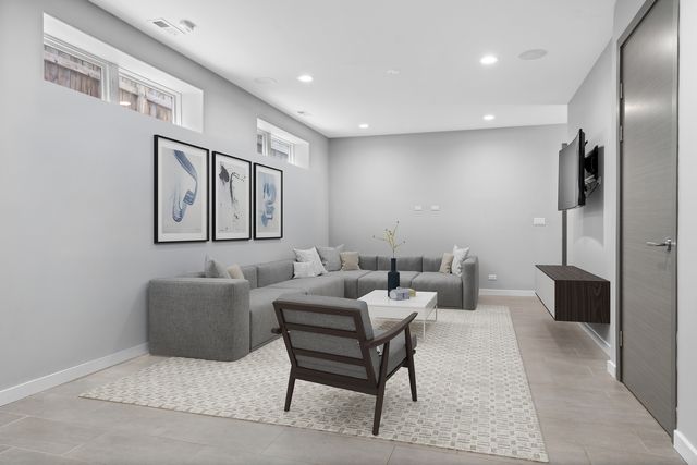 2109 W Race Avenue, Chicago, IL 60612