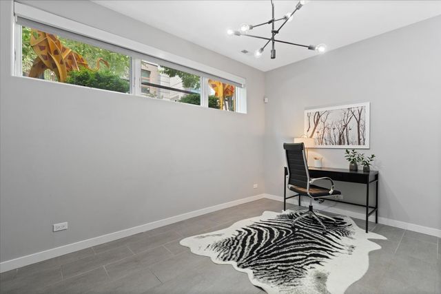 2109 W Race Avenue, Chicago, IL 60612