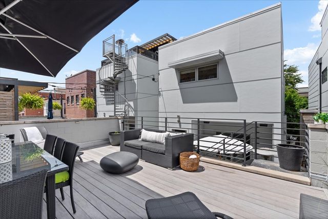 2109 W Race Avenue, Chicago, IL 60612