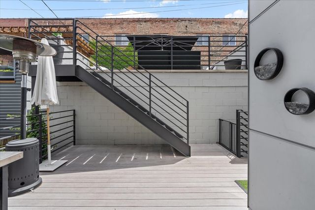 2109 W Race Avenue, Chicago, IL 60612